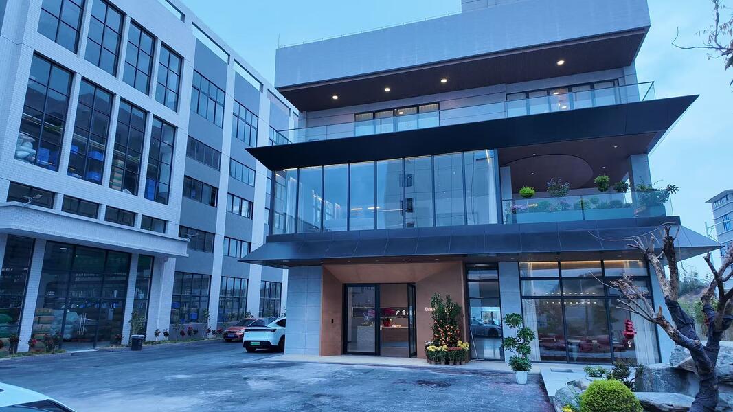 China FOSHAN QIJUNHONG PLASTIC PRODUCTS MANUFACTORY CO.,LTD company profile